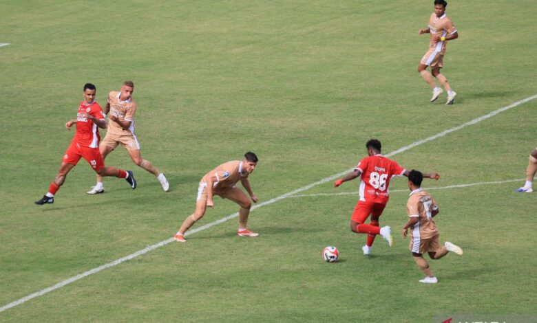 Wasit anulir gol Semen Padang FC ketika jamu Dewa United