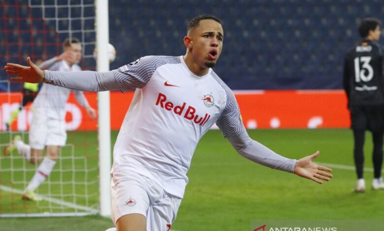 Leeds United setuju datangkan Noah Okafor