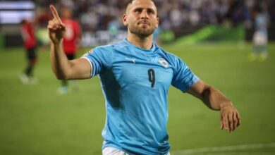 Fortuna Duesseldorf batalkan pengiriman Shon Weissman usai membantah fans