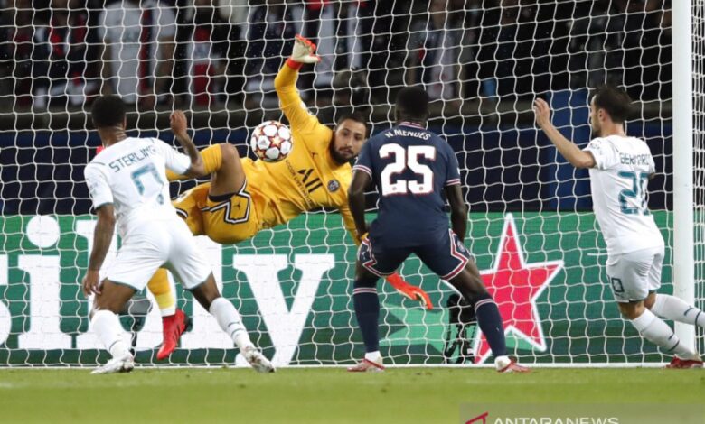 PSG dilaporkan akan rekrut kiper Lille Lucas Chevalier