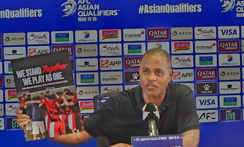 Kluivert berpeluang diikutsertakan pada laga legenda Real juga Barca