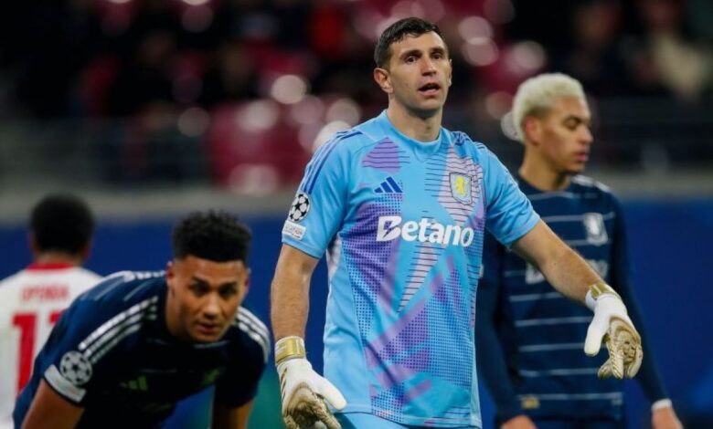 Dibu Martinez diperkirakan kembali ke Villa setelahnya gagal ke MU