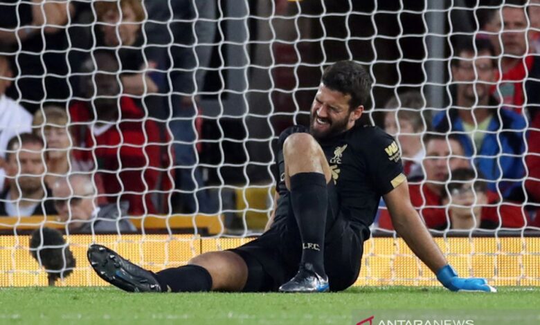Liverpool kehilangan Alisson dan juga juga Ekitike jelang lawan Chelsea