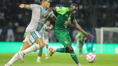 Diwarnai tiga kartu merah, laga PSBS lawan Persebaya berakhir imbang