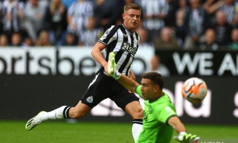 Dwigol Barnes antarkan Newcastle hajar Manchaster City, 2-1