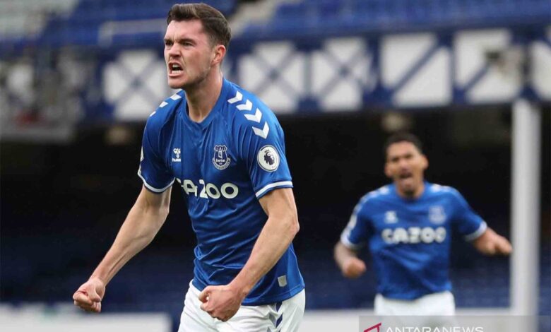 Banding kartu merah Michael Keane dari Klub sepak bola Klub sepak bola Everton ditolak FA